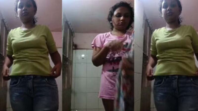 Beautiful Mallu Girl showing her boobs