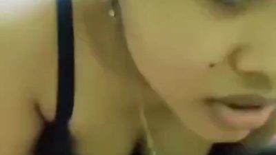 Boobs ko daba ke dhubh nikal diya